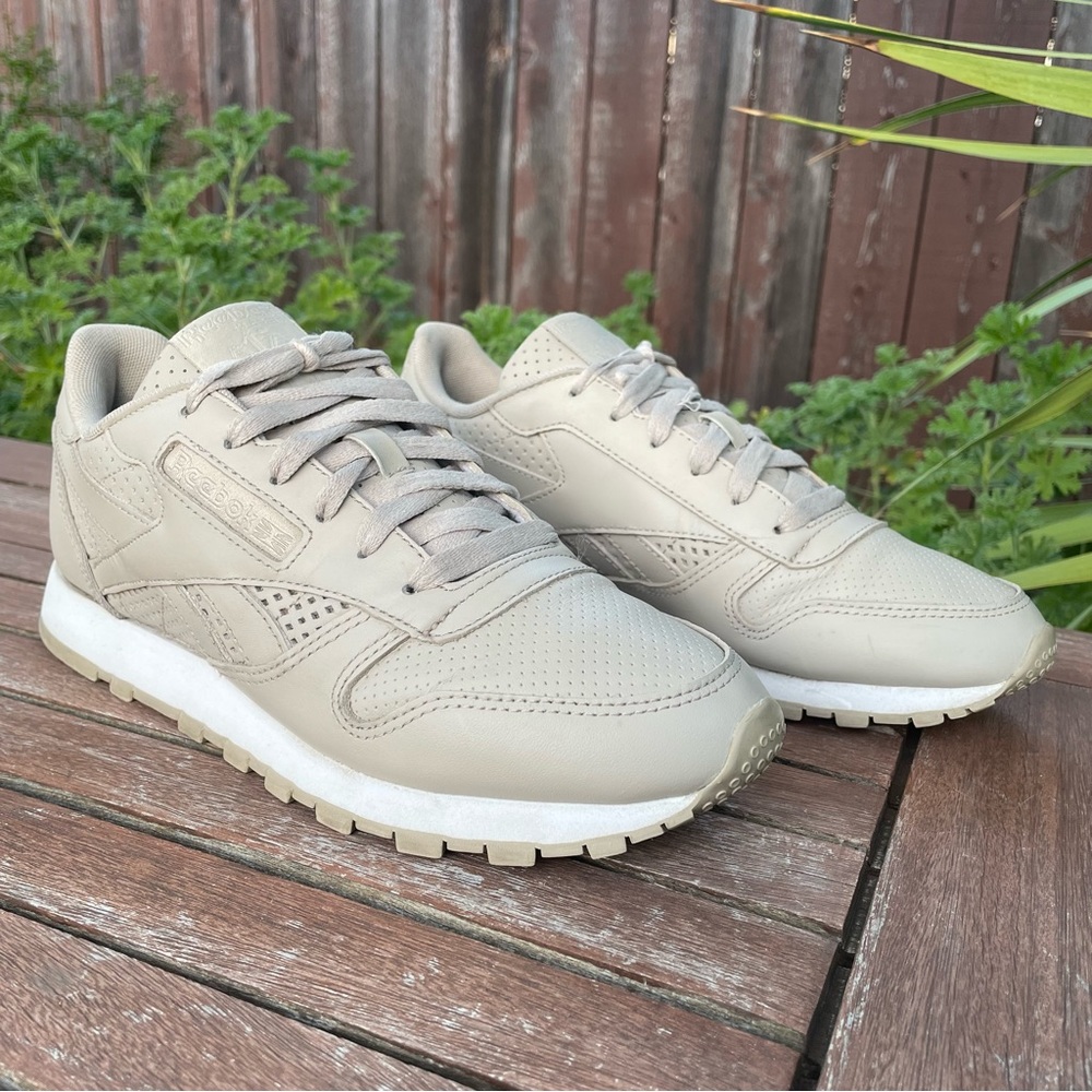 [SOLD] ✨Near New✨ Reebok Classic Leather Sneakers W8.5 / M7 / EU39 - Light Sand